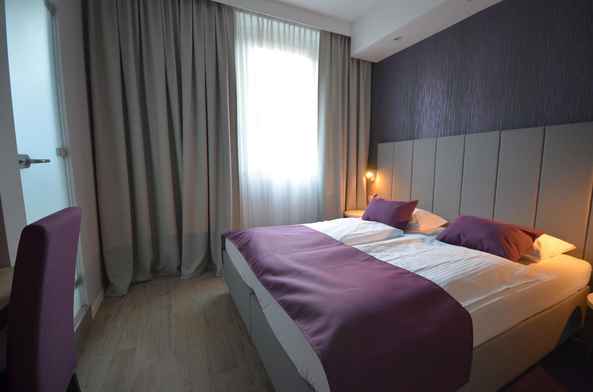 Hotel Emonec
