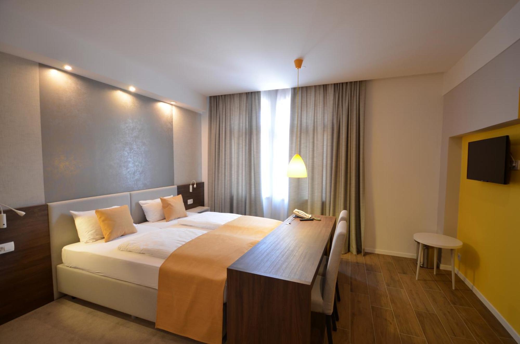 Hotel Emonec